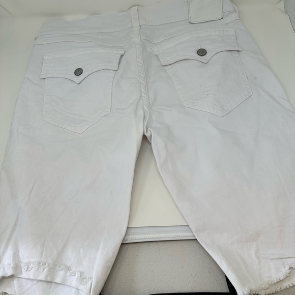 White size 38 True Religion shorts - Picture 1 of 6